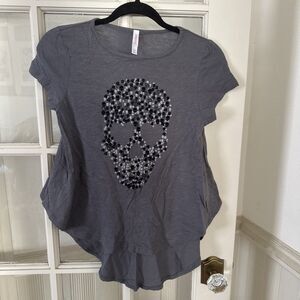Skull T-shirt Ruffle Hem Tee Women's Small Xhileration